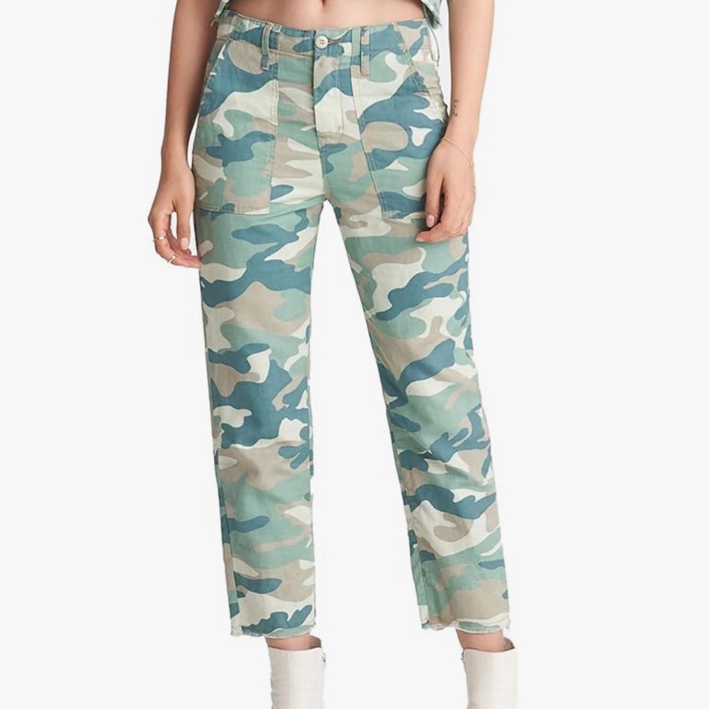 Mother Camo Shaker Chop Crop
